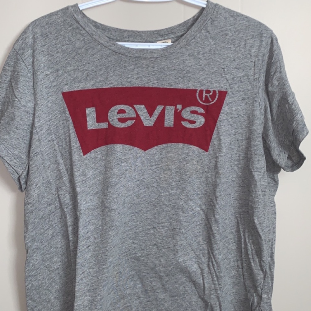 Women’s Levi’s T-Shirt